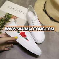 Wholesale New design korean sports embroidery sneakers riding bike shoes for women